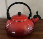 Creuset Zen Tea Kettle Pot Red Gradient Ombr 1.5L 1.6 Qt Used. Price: $58.00.