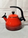 Creuset Chrysenth Red Ombr Whistling Tea Kettle 1.6 QT/1.5 Used. Price: $31.00.