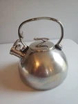 Circulon 2.3-QUART Whistling Teakettle With Flip-up Spout Used. Price: $28.99.