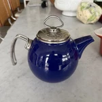 Chantal Classic 2 Qt Whistling Kettle Blue Enamel Stainless Steel Teapot Used. Price: $100.00.
