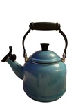 Creuset Caribbean Classic Demi Kettle Tea Pot 1.25 Qt Used. Price: $44.99.