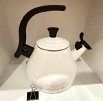Creuset 1.6 Qt Chrysenth Christmas Kettle Nib Red Script And Gold Stars Decal New. Price: $70.00.