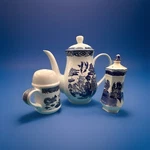 3-PIECE Blue Willow Kitchen Set Coffee/tea Pot & Range Shakers Used. Price: $70.00.