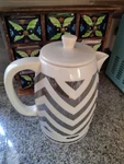 Bella Electric Kettle Discontinued Chevron Silver 1.8 Cup Detachable Base Used. Price: $50.00.