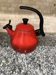 Creuset Zen Enameled Steel Tea Kettle Cerise/cherry 1.6 Qt 1.5 Red Used. Price: $31.50.