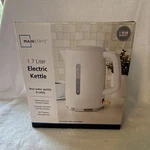 Mainstays 1.7L Cordless Electric Kettle White, Auto Shut-off, Water Level Indic New. Price: $10.00.