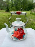 The Pioneer Woman Cheerful Rose Enamel Steel 1.9 Quart Tea Kettle 11X9 Inches Used. Price: $19.30.